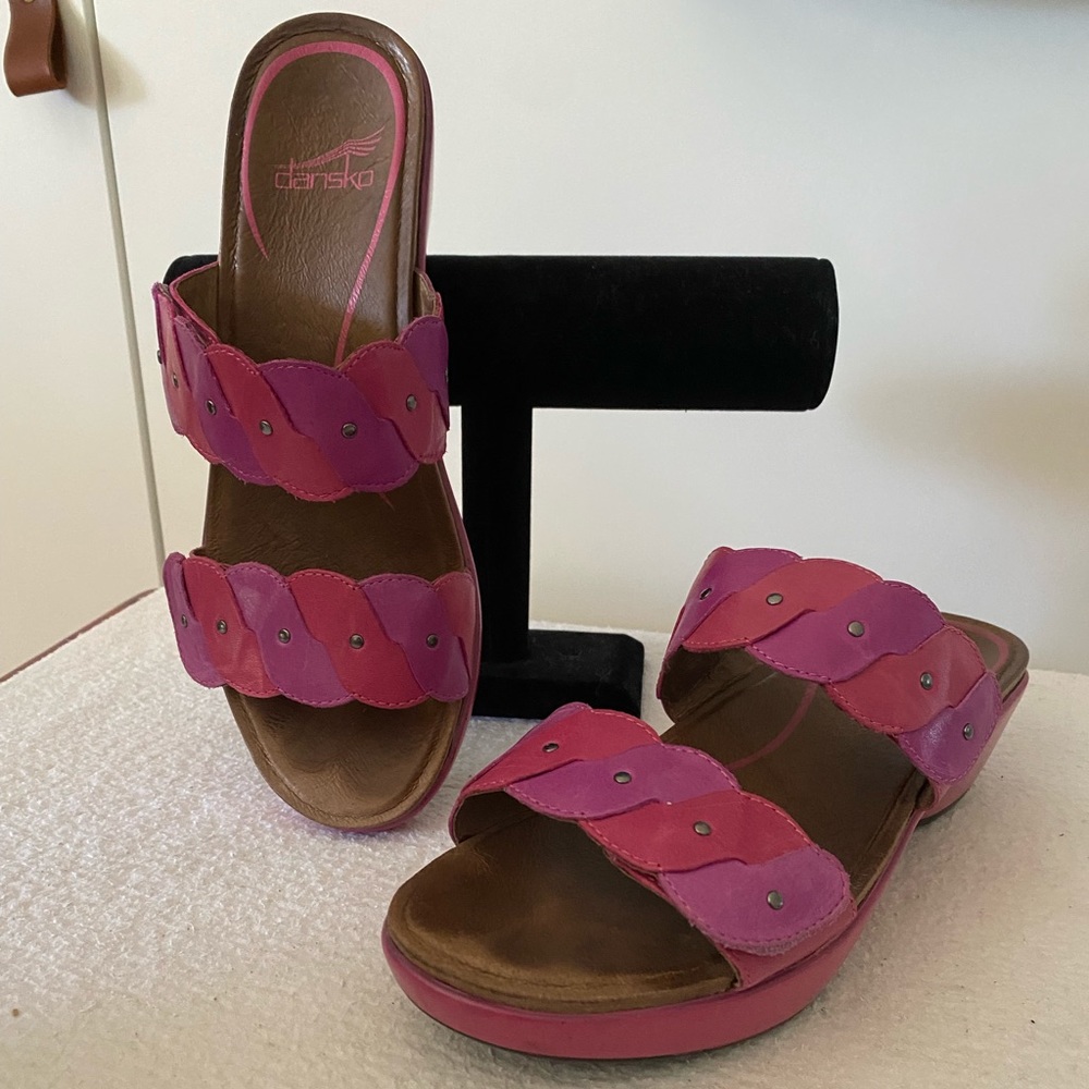 Dansko fuchsia/orchid leather sandals. Sz 38